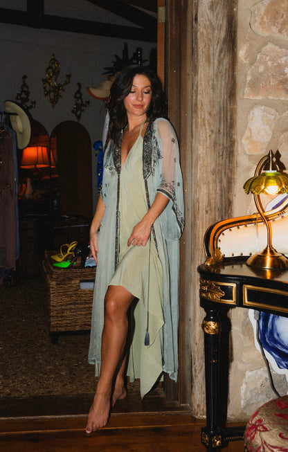 Parisa Robe